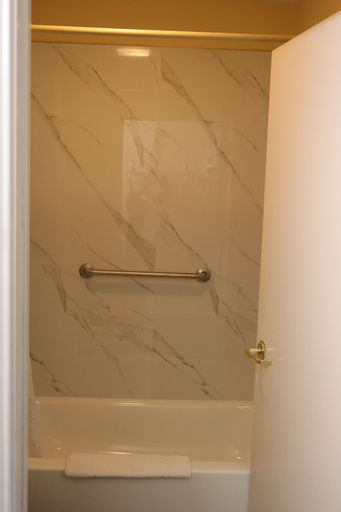 Bathroom 5, Woodstream Inn, Troup