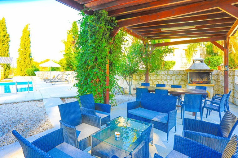 Food & Drinks, Villa Georgios Rafaela