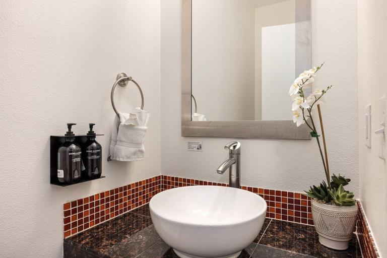 Bathroom 4, Mid-century Mod Retreat Near Old Town – Free Bikes, Larimer