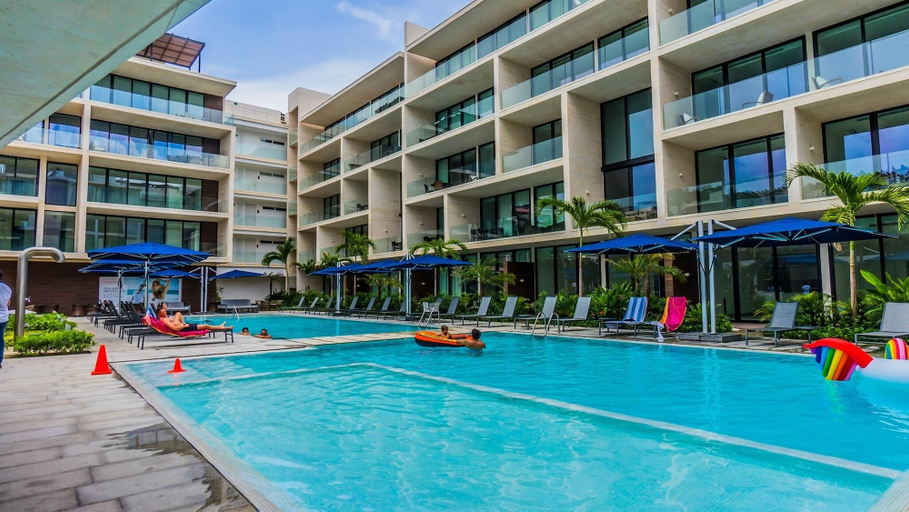 Sport & Beauty 5, Contemporary Design Oceana 422 Playa del Carmen Condo by RedAwning, Cozumel