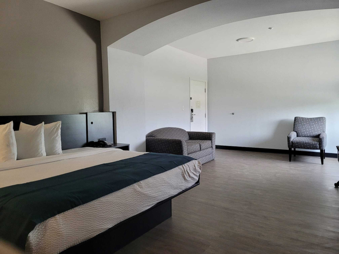 Bedroom 5, Days Inn & Suites by Wyndham Gonzales TX, Gonzales