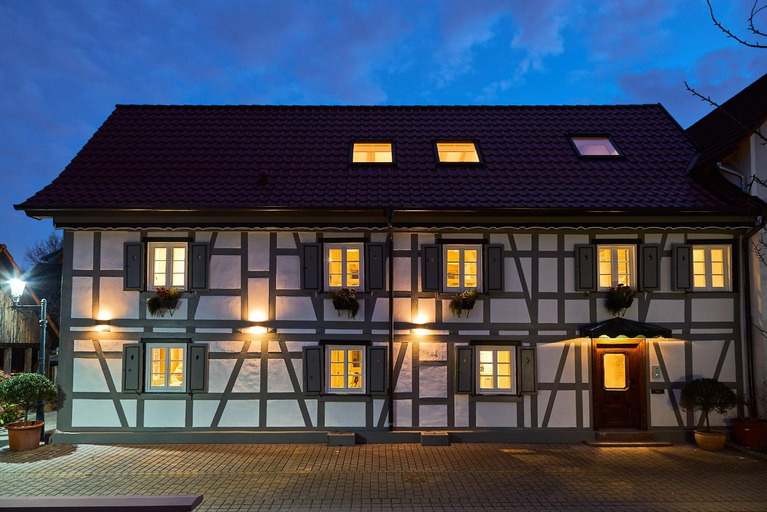 Exterior & Views
