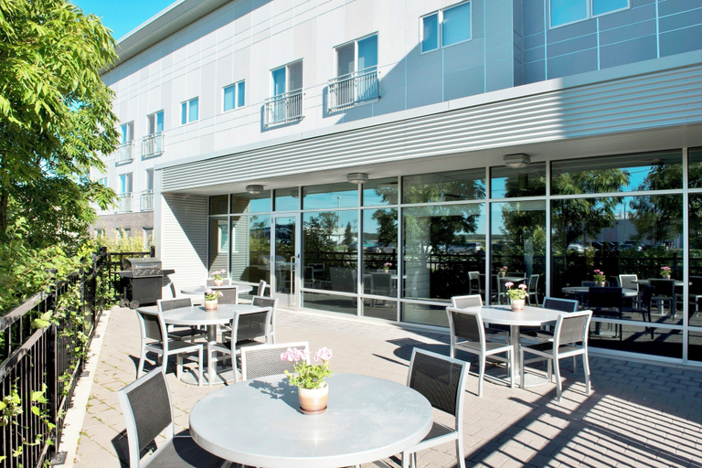 Food & Drinks 5, Barker Suites Southport, Division No. 9