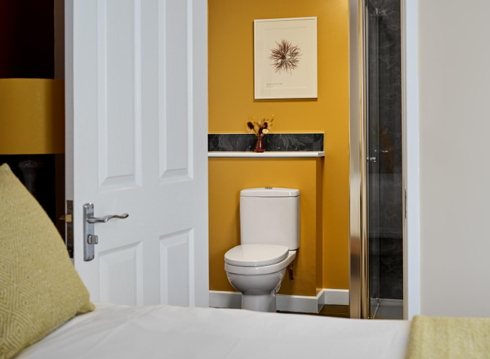 Bathroom 2, The Barrington Boar, Somerset
