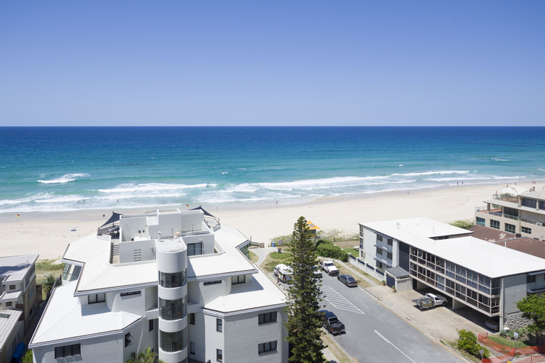 Exterior & Views 25