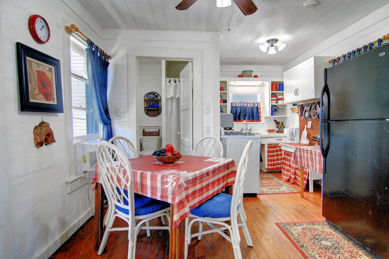 Private kitchen 4, Joys Beach 1 Bedroom Cottage by RedAwning, Aransas