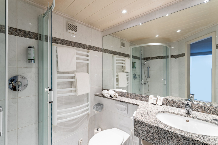 Bathroom 5, Seehotel Fährhaus, Ammerland