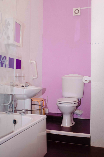 Bathroom 3, The Chadwick Holiday Flats, Lincolnshire