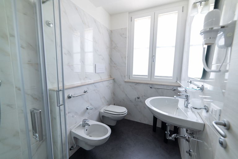 Bathroom 5, Hotel Arilica, Verona