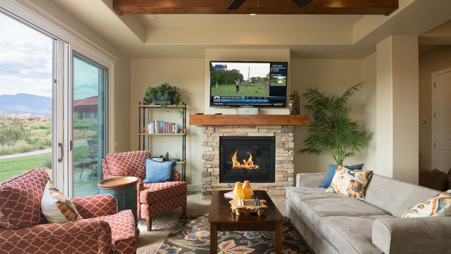 Living room 5, Sun-e-scape 3 Bedroom Apts by RedAwning, Washington