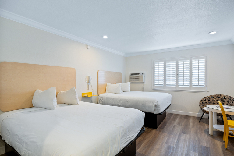 Bedroom 2, Gateway Lodge, Monterey