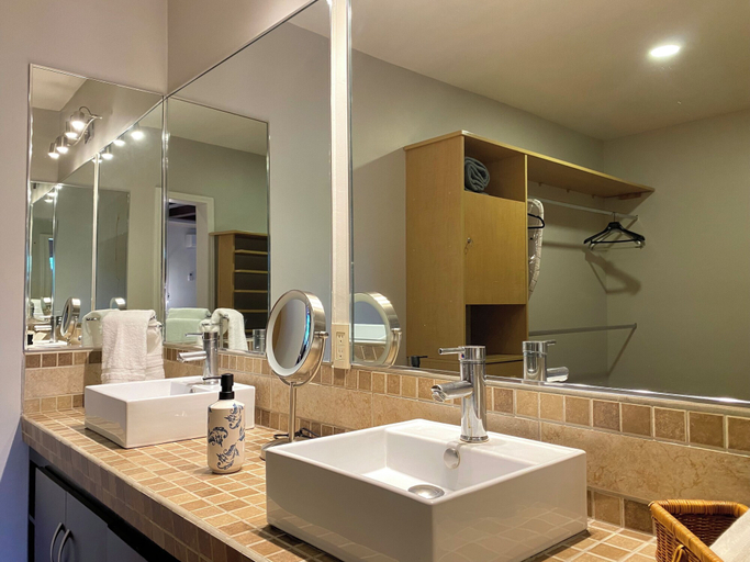 Bathroom 15