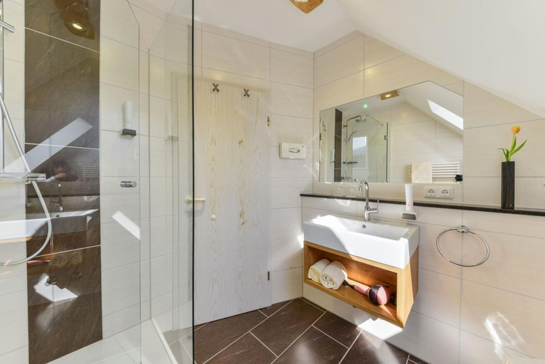 Bathroom 3, Landgasthof - Hotel Reindlschmiede, Bad Tölz-Wolfratshausen