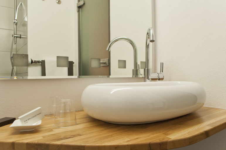 Bathroom 6