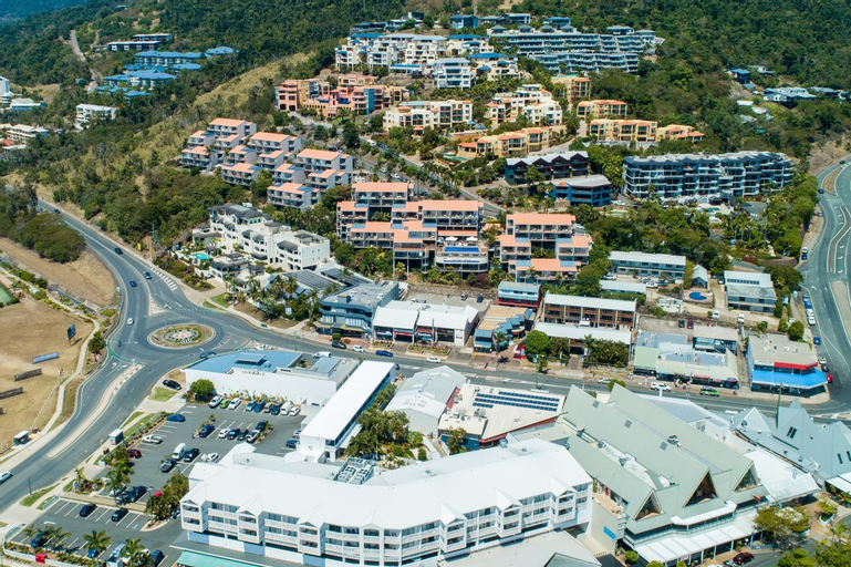 OCEAN VIEWS 10, Whitsunday