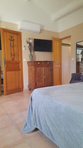 Bedroom 2, Le Mas des Vergers, Bouches-du-Rhône