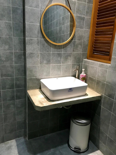 Bathroom 7
