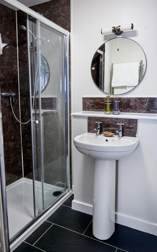 Bathroom, The Barrington Boar, Somerset