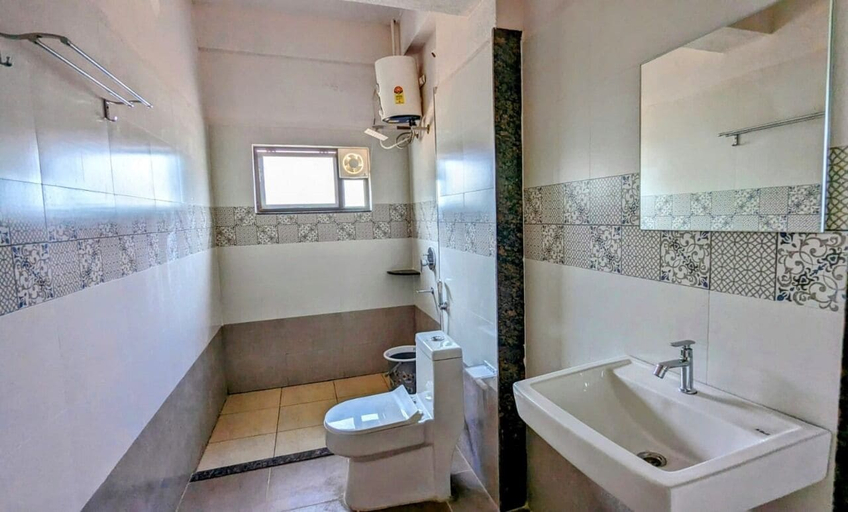 Bathroom, HAMPI DELMONT RESORT, Koppal