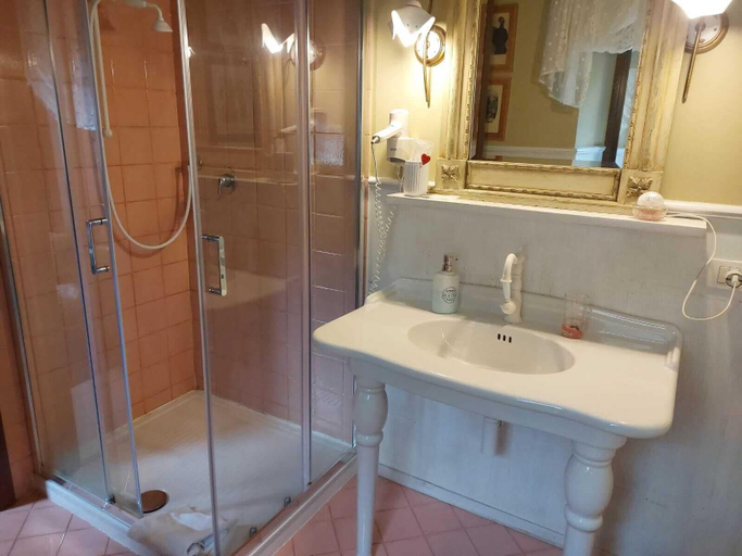 Bathroom 3, Affittacamere Una Franca, Biella