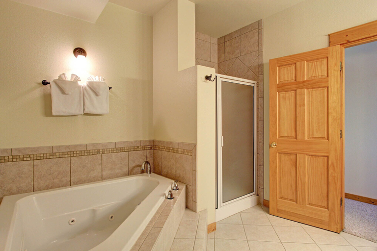 Bathroom 5, Mount Enentah 37 2 Bedroom Condo by RedAwning, Larimer