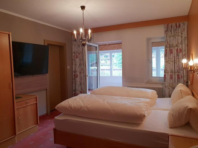 Bedroom 2, Hotel Grieserhof, Reutte