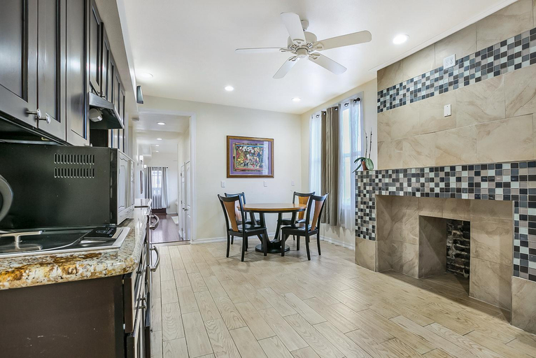 Others 4, Modern 4BR Penthouse in Downtown by Hosteeva, Orleans