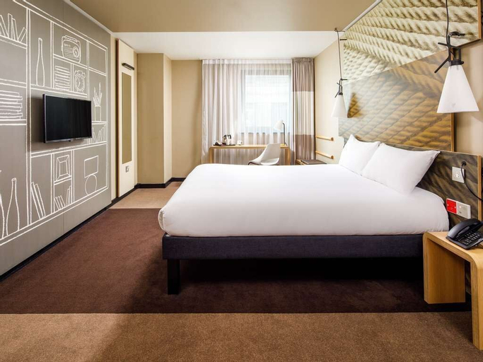 Bedroom 28