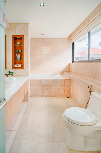 Bathroom 4, Ocean Villas Beach Resort, Da Nang