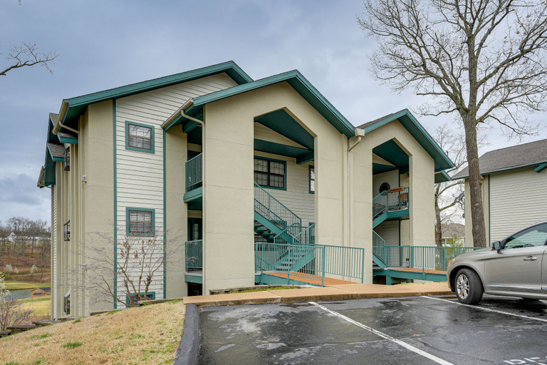 Exterior & Views, Branson Condo w/ Pool - Walk to The Strip!, Taney