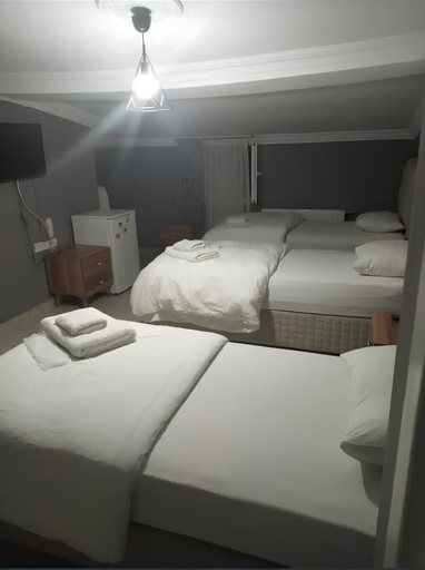 Bedroom 4, Munzur hostel, Edremit