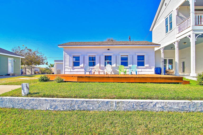 Exterior 5, Joys Beach 1 Bedroom Cottage by RedAwning, Aransas
