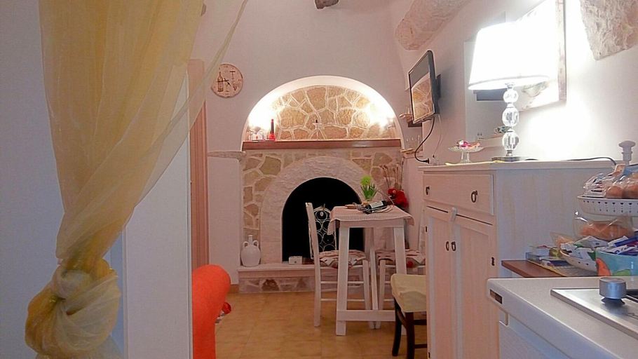 Others 5, Trullo Sereno Angelo, Bari