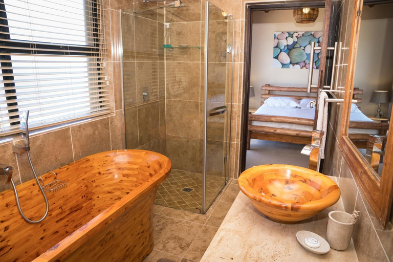 Bathroom 2, Dolphins on Six Self Catering Apartments, Eden