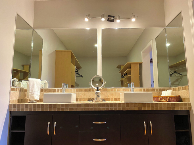 Bathroom 12