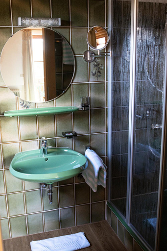 Bathroom 5, Gastehaus Eder, Neuburg-Schrobenhausen