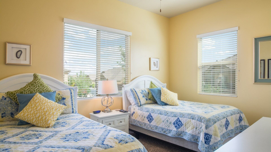 Room 4, Sun-e-scape 3 Bedroom Apts by RedAwning, Washington