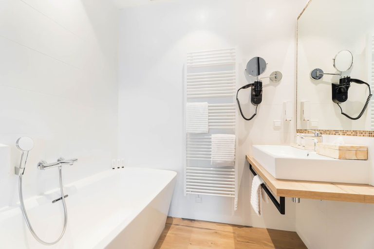 Bathroom 4, Hotel Maassluis, Maassluis