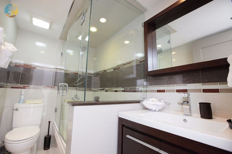 Bathroom 4, Alexander 1419 3 Bedroom Apts by RedAwning, Miami-Dade