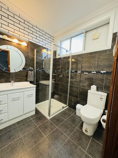 Bathroom 5, MOTEL ST ARNAUD, N. Grampians - St Arnaud
