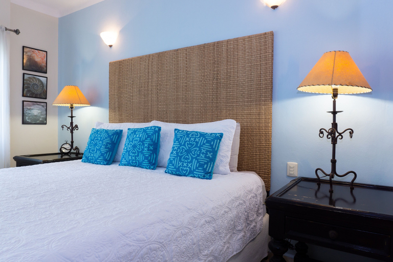 Room 5, Royal Palms 8 2 Bedroom Condo by RedAwning, Cozumel