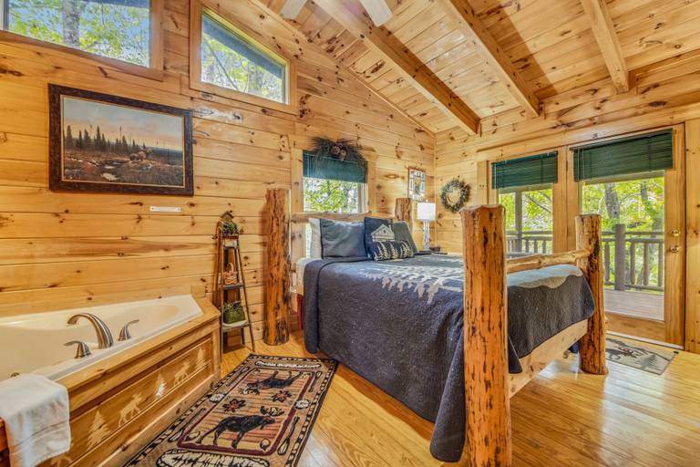 Bedroom 2, Moose Tracks 3 Bedroom Cabin by RedAwning, Sevier