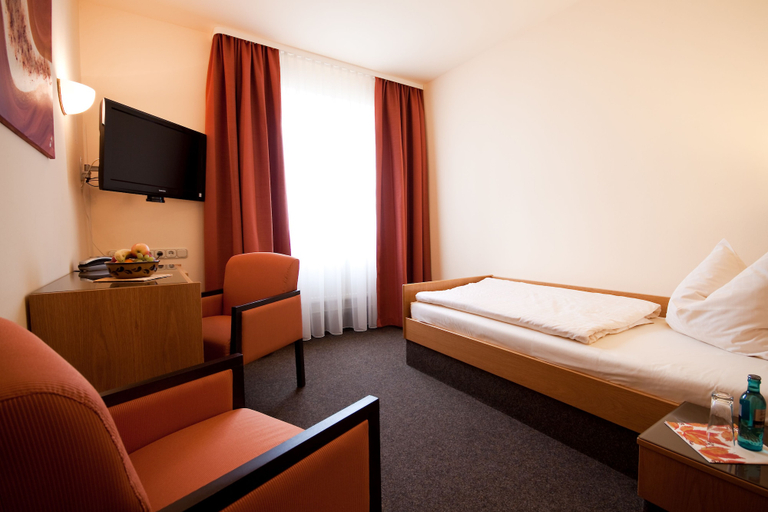Bedroom 3, TaunusTagungsHotel, Hochtaunuskreis