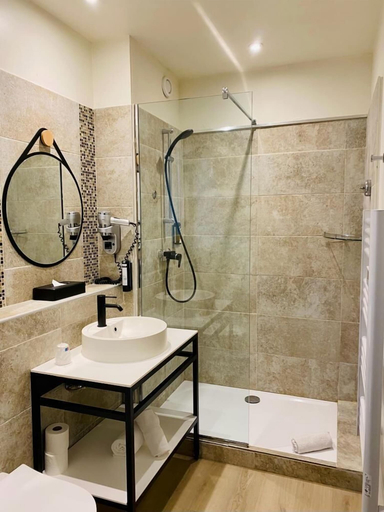 Bathroom 4, Hôtel Villa Sophia, Alpes-Maritimes