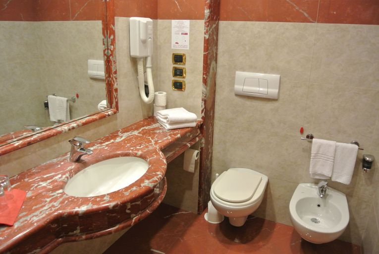 Bathroom 5, Grand Hotel La Chiusa di Chietri, Bari