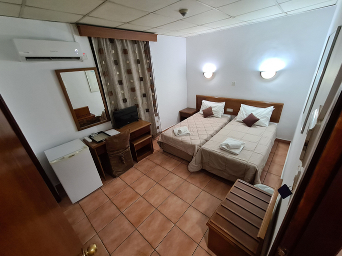Bedroom 3, Metropole Hotel