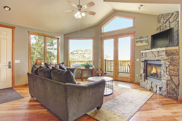 Living area, Mount Cairns 16a 2 Bedroom Condo by RedAwning, Larimer