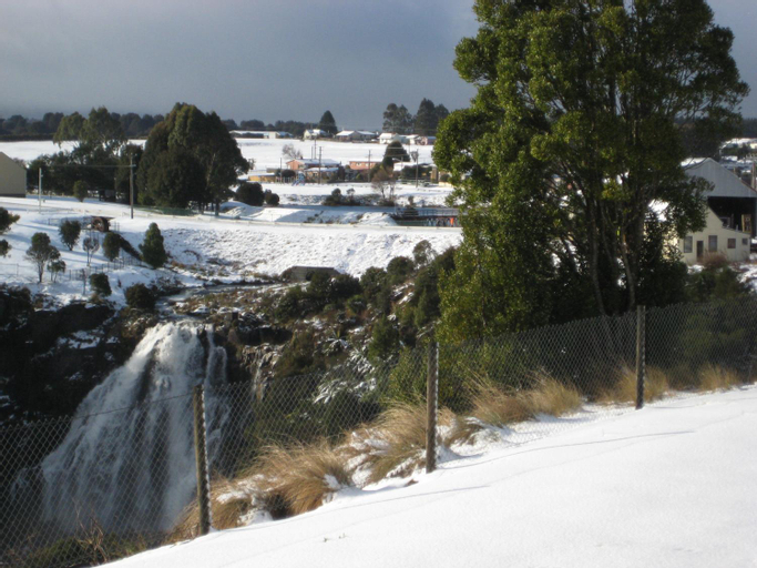 Waratah Falls Holiday Unit, Waratah/Wynyard - Pt B