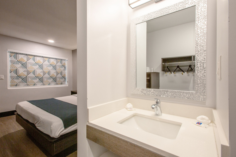 Bathroom 3, Motel 6 Williams, AZ - Downtown - Grand Canyon, Coconino