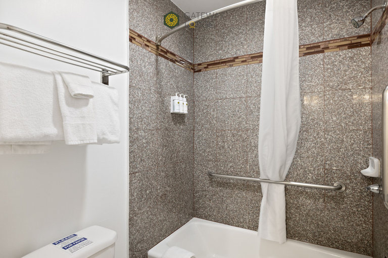 Bathroom 4, Gateway Lodge, Monterey